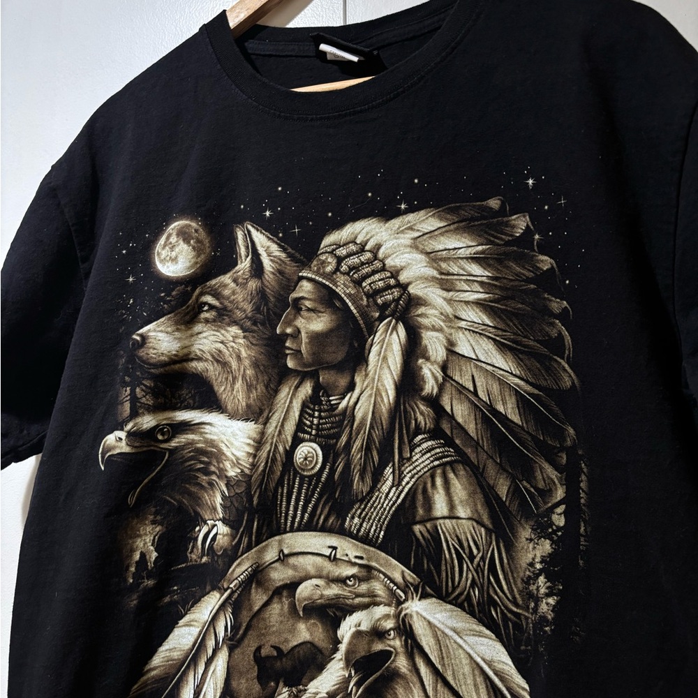 Vintage Indigenous / Aboriginal Nature Jays Rock Graphic Shirt